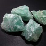 Fluoryt zielony surowa bryłka