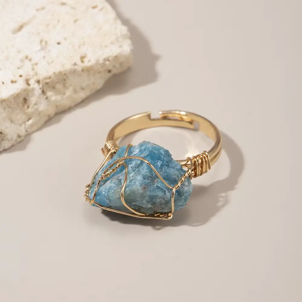 Pierścionek apatyt - surowy kamień