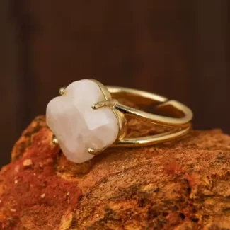 Pierścionek kamień księżycowy - koniczyna